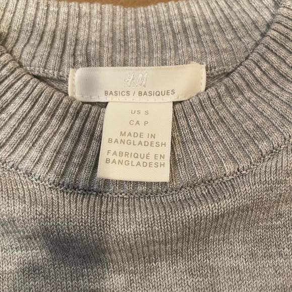H&M Light Weight Light Grey Sweater- size Small - Picture 4 of 10